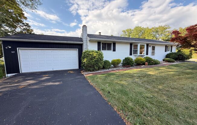 Spacious Rural Ranch!