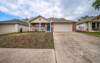 Classic 3 Bedroom, 2 Bath Home w/ Dining Room in Chandler Creek!