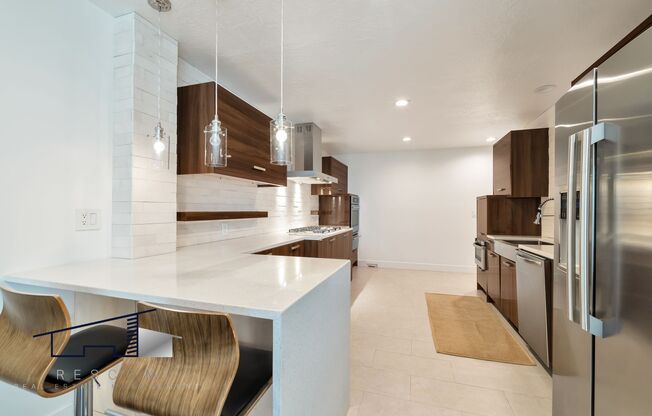 Fully Furnished Executive Home!