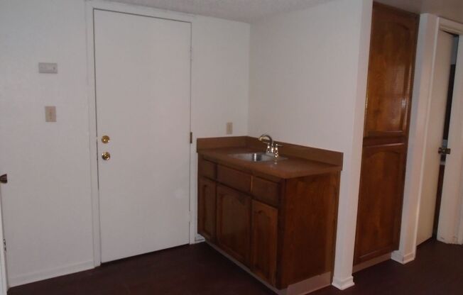 2 beds, 2.5 baths, $1,595, Unit UNIT D