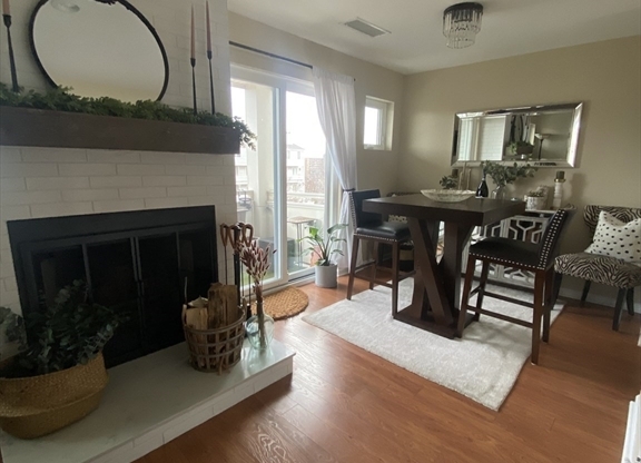 2 beds, 1.5 baths, 1,014 sqft, $3,000, Unit F304