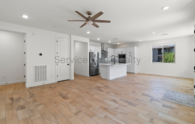 2121 W SONORAN DR
