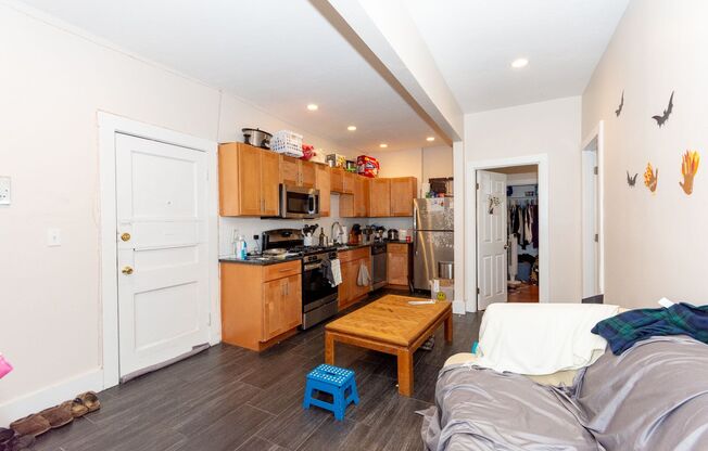 4 beds, 1 bath, $4,500, Unit Unit #25