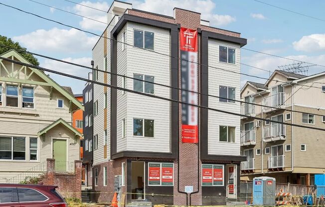 New Construction | 8BR / 4BA Student Housing | Semi-Private Baths | Rooftop Deck | U-District