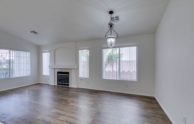 GORGEOUS SINGLE STORY HOME WITH TONS OF UPGRADES*