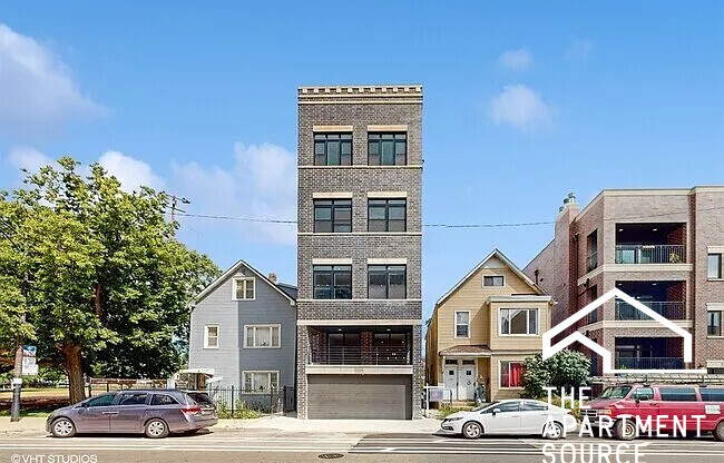 3253 N ELSTON AVE