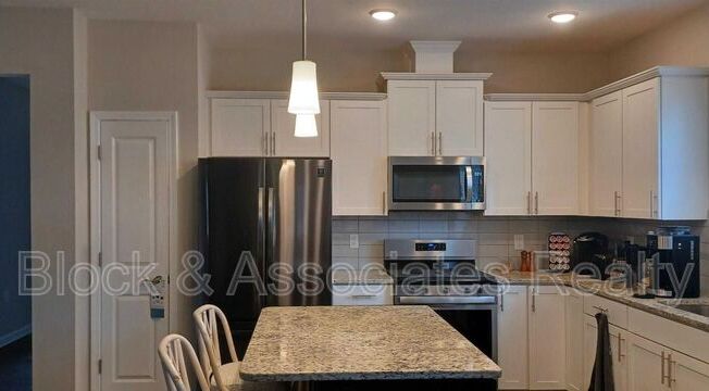 2131 Fox Chapel Place