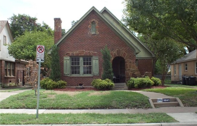 CHARMING COTTAGE