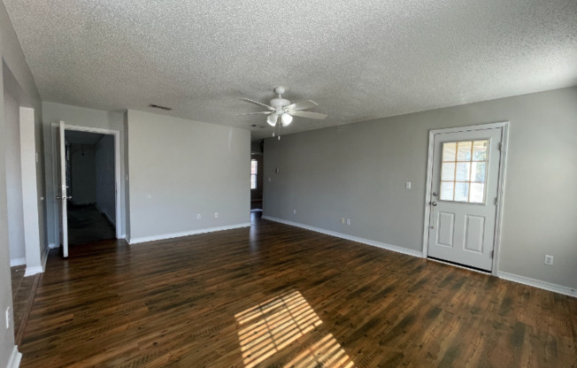 447 APPLE DR