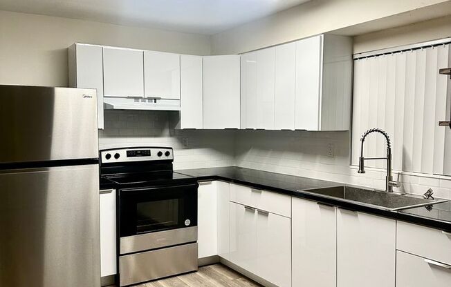 2 beds, 2 baths, $2,145, Unit 121