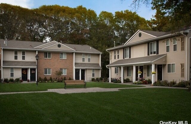 45 COUNTRY CLUB DR