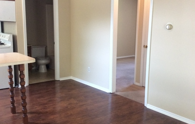 2 beds, 1 bath, $975