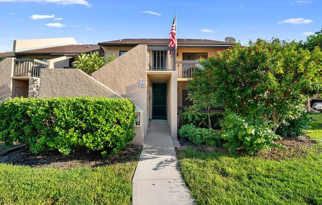Stunning condo 3 beds 2 baths fully renovated with lake view in North Fort Myers