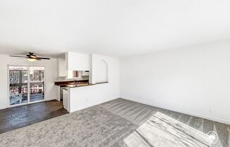 Stunning 2BD/2BA Condo in El Cajon W/ A/C, Private Balcony, Updated Kitchen, Coin-Op Laundry, & Community Pool/Spa !