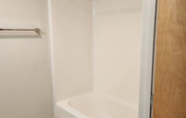 Studio, 1 bath, 295 sqft, $904, Unit 707