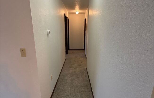 2 beds, 1 bath, $800, Unit 16