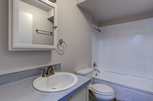 2 beds, 1 bath, 980 sqft, $1,495, Unit 11