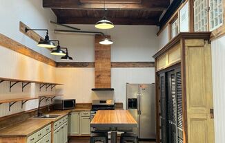 916 Washington Blvd - Upper Floor