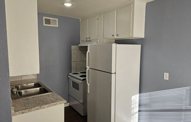 3 beds, 2 baths, 958 sqft, $925, Unit Whispering Hills 210