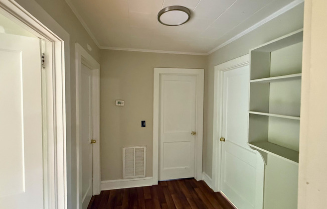 Spacious 2 Bed House | Private Patio + Sliding Door Dining Area