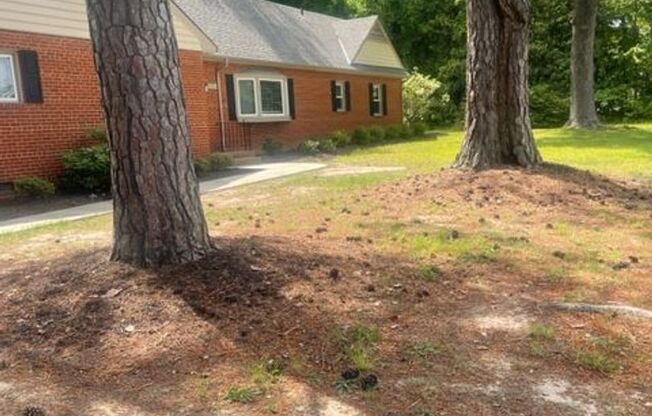 Charming 5 Bedroom Rancher Available Now !