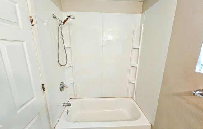 Studio, 1 bath, 660 sqft, $825