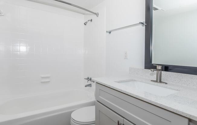 2 beds, 1 bath, 852 sqft, $1,349