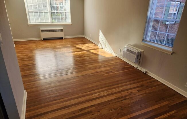 2 beds, 1 bath, 897 sqft, $2,275, Unit F-05