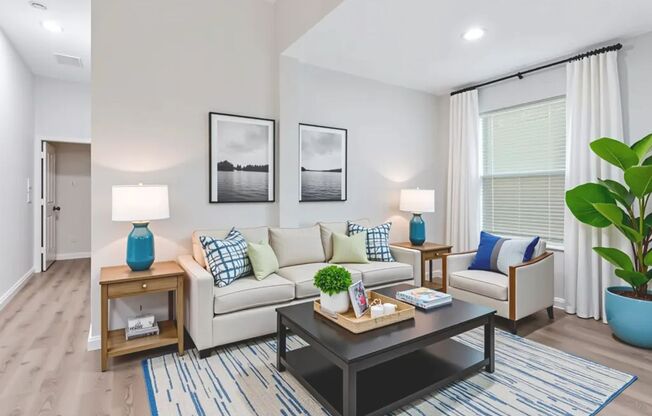 Renovated 2-bedroom, 1-bath apartment at 813 W 9th St, Dallas