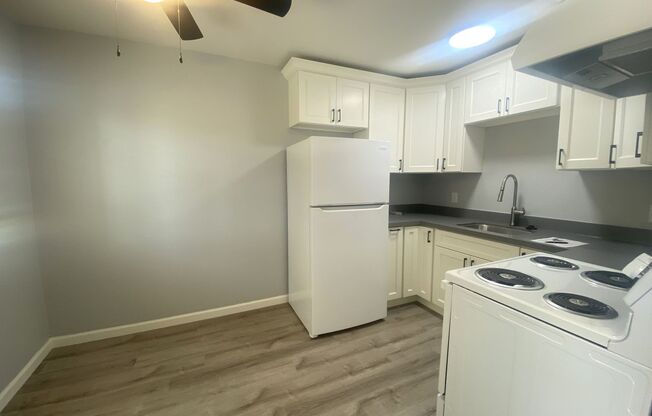 2 beds, 1 bath, 800 sqft, $1,850, Unit O-19