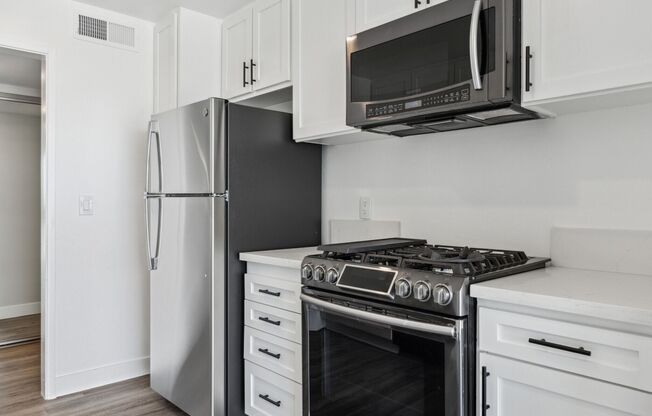 2 beds, 2 baths, 1,058 sqft, $2,898, Unit 4220.110