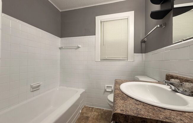 2 bed, 1 bath in Decatur!
