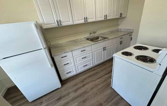 (493) Cascade Apartments - 1 Bedroom / 1 Bathroom