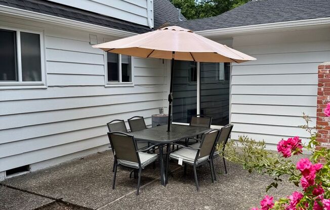 Beautiful Home w/Upgrades Throughout in Lake O~ Great School's, Shopping and Dining~ Don't Miss Out!