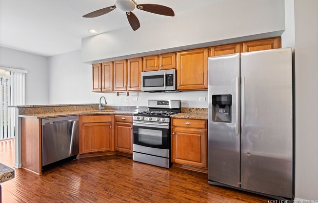 1043 PARKHILL CIR