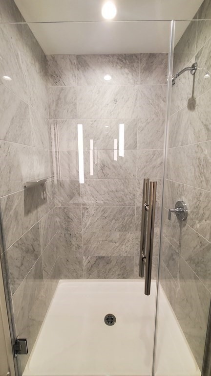 1 bed, 1 bath, 664 sqft, $4,800, Unit 908