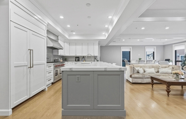 377 W 1 ST