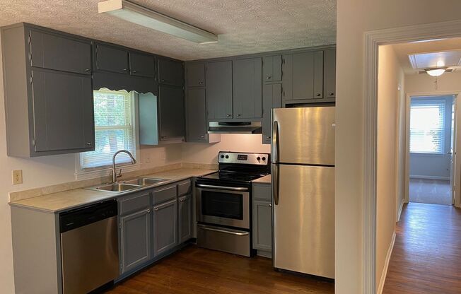 Charming Well Maintained Ranch on Quiet Cul-de-Sac – 3BR/2BA Near Downtown Decatur