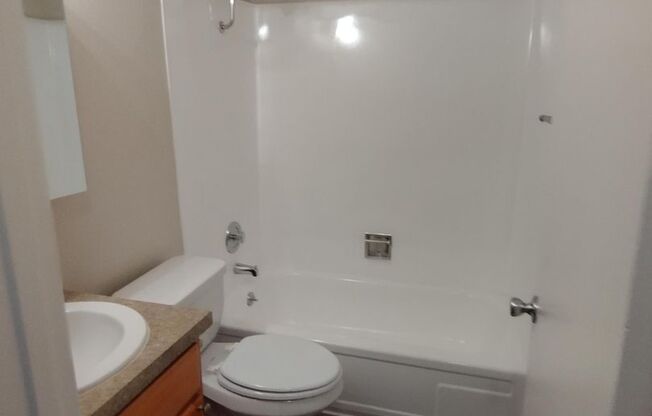 1 bed, 1 bath, 592 sqft, $1,275, Unit 023