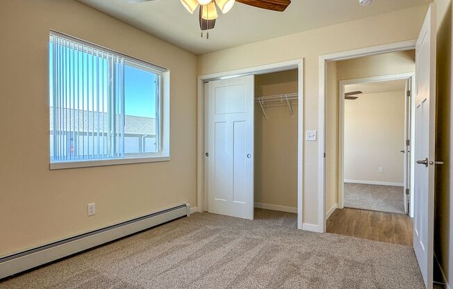 3 beds, 2 baths, 1,092 sqft, $1,595, Unit AT 715-49