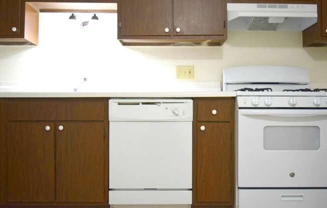 Bedroom at LakePointe Apartments, Batavia, OH