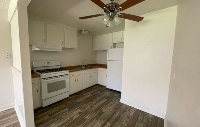 2 beds, 1 bath, 1,100 sqft, $2,025, Unit 1136-B