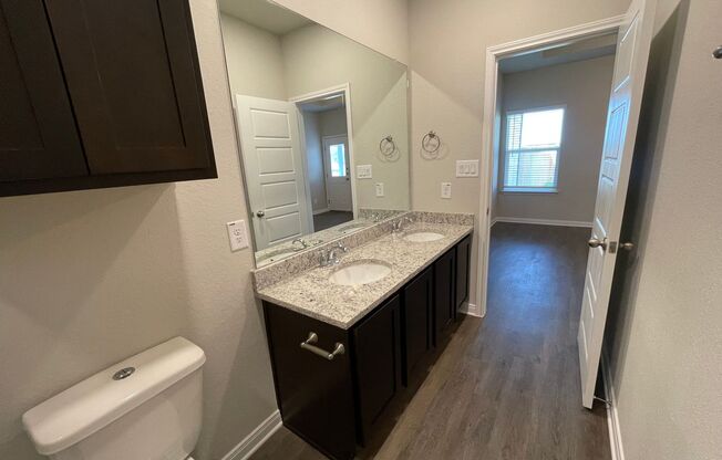 3 beds, 2 baths, $1,325, Unit 3407 Lindsay Lane