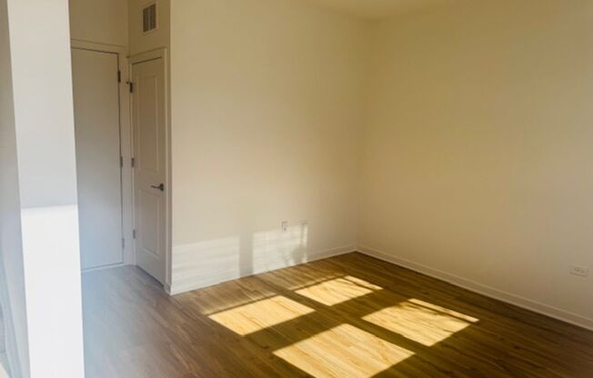 2 beds, 1.5 baths, 1,730 sqft, $2,595, Unit 4832 157th Street