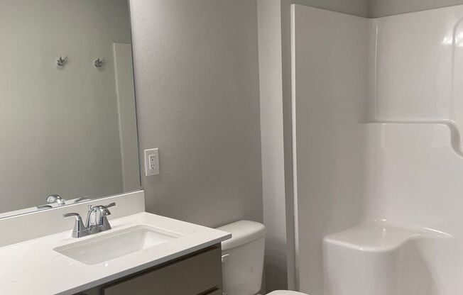 FREE RENT SPECIAL! 3 bedroom 3 bathroom Single-Family Home in Urbandale, IA