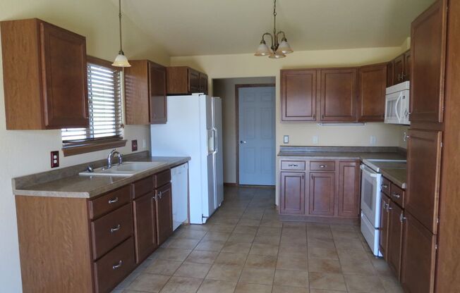 2 beds, 2 baths, $1,650