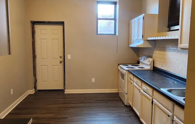 1 bed, 1 bath, 650 sqft, $750, Unit p9