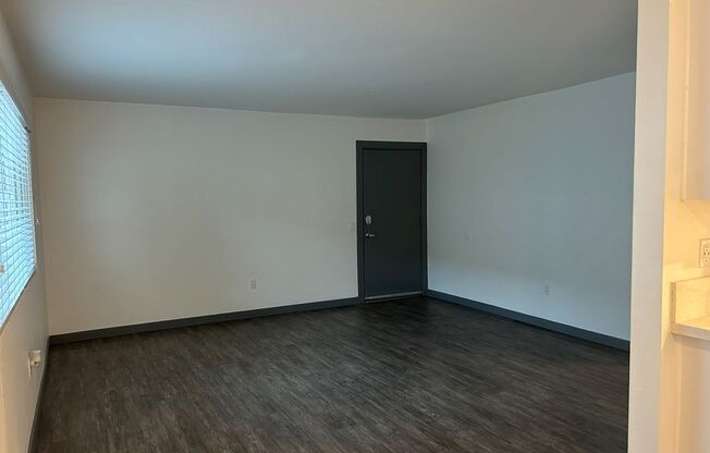 2 beds, 1 bath, 950 sqft, $2,970, Unit C061