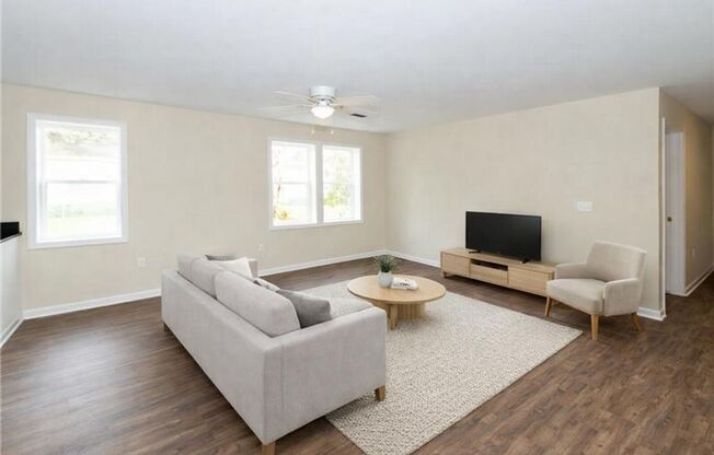 4BA/2BA OFF KING STREET EXTENTION DOSCHER  STREET-AVAILABLE AUGUST 1, 2026