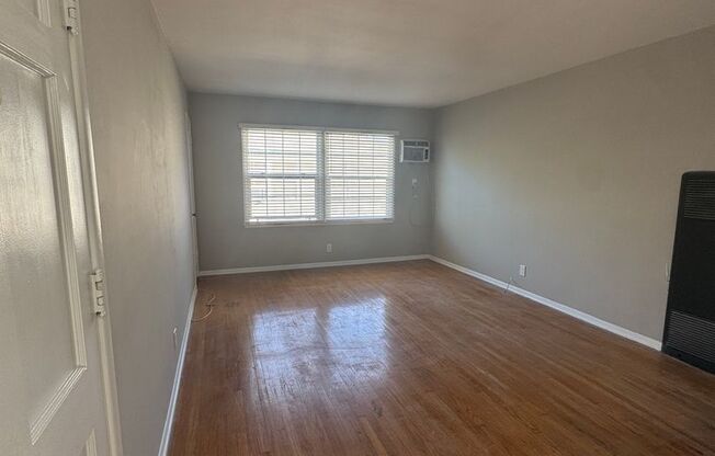 11135 Camarillo St.
